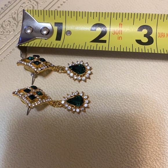 VINTAGE PAVE EMERALD GREEN PEAR DROP RHINESTONE STATEMENT EARRINGS PROM ELEGANT - Picture 6 of 14
